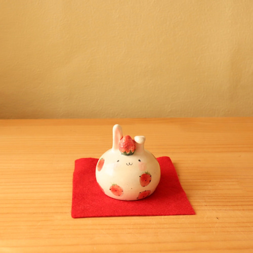粉引きイチゴうさぎの鏡餅(大) 鏡餅 やまぐちあさこ。 的作品 15127288