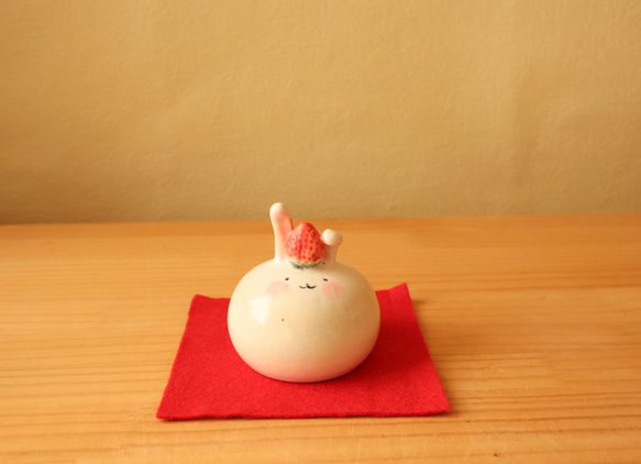 粉引きイチゴうさぎの鏡餅(大) 鏡餅 やまぐちあさこ。 的作品 15127323