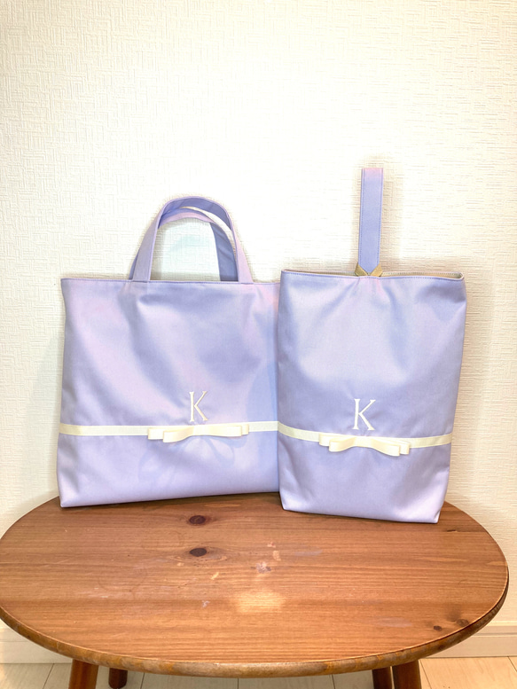 入園入学　イニシャルパープル&アイボリーリボンのナップサックお着替え袋 2枚目の画像