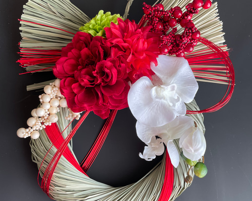 ダリアと胡蝶蘭のしめ縄飾り1点アーティフィシャルフラワー しめ縄