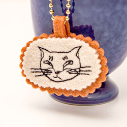 刺繍チャーム　ドヤねこ　バッグチャーム　グリーティングチャーム 2枚目の画像