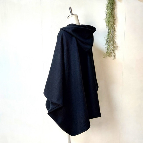 厚地メルトン 黒のポンチョ ～ 羽織る コート ジャケット コスプレ