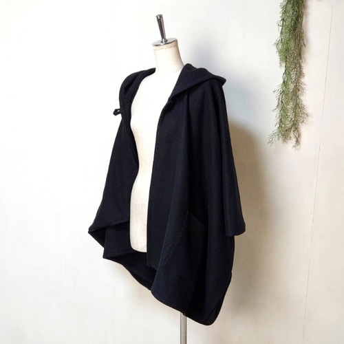 厚地メルトン 黒のポンチョ ～ 羽織る コート ジャケット コスプレ