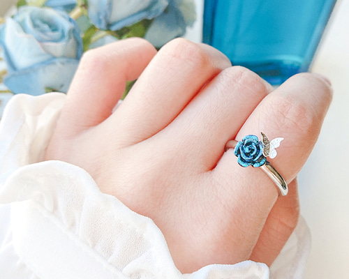 きらめく薔薇と羽ばたく蝶々のリング / 青薔薇 バラ ローズ 指輪