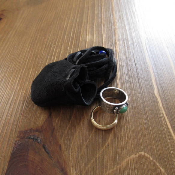 銀無垢ビーズ付きミニ巾着ネックレス　 鹿革　アクセサリーケース ピックケース 指輪ケース　ミニポーチ ディアスキン 4枚目の画像