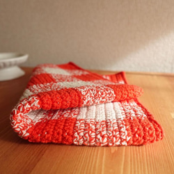 テーブルを彩る毛糸のランチョンマット / プレースマット (ギンガムチェック 赤 × 白) 2枚目の画像