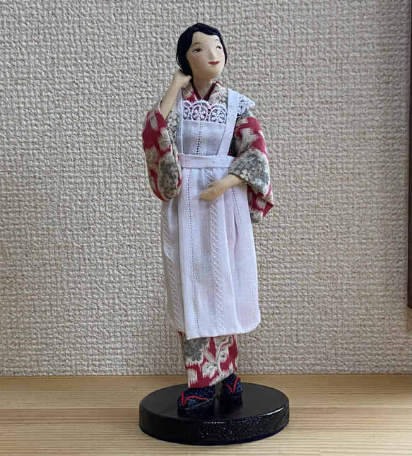 大正ロマン、カフェの女給の人形 5枚目の画像