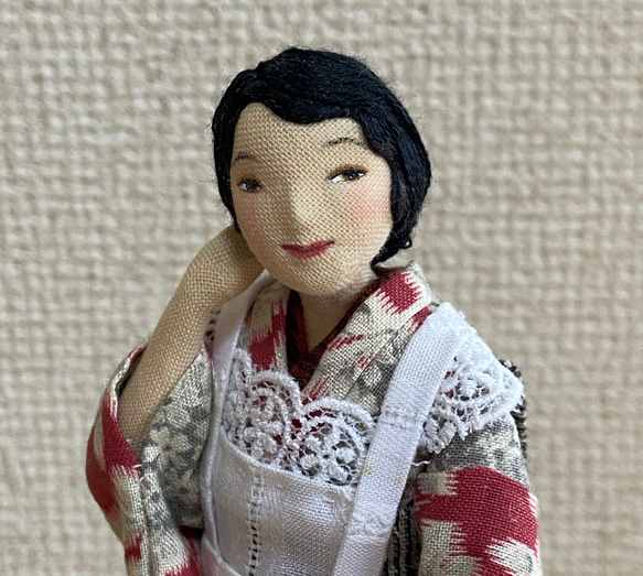 大正ロマン、カフェの女給の人形 2枚目の画像
