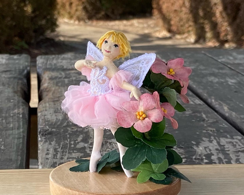 フンメル人形 春の踊り 美品 8cc0bb59ad942f4427f896e30d030c
