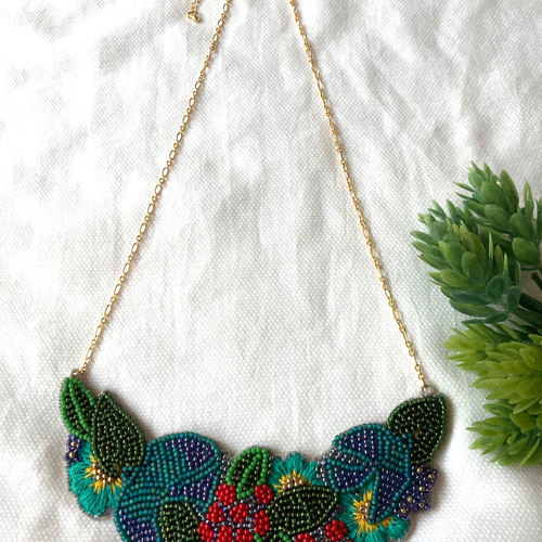 bird & フラワー ビーズ刺繍ネックレス グリーン ネックレス
