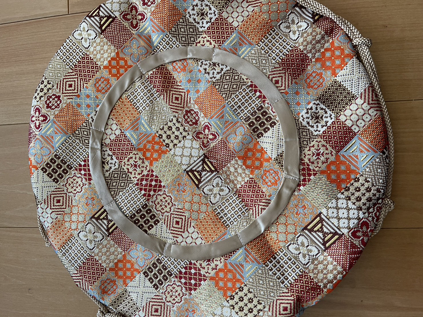 勾玉のお休み処　ポーチ