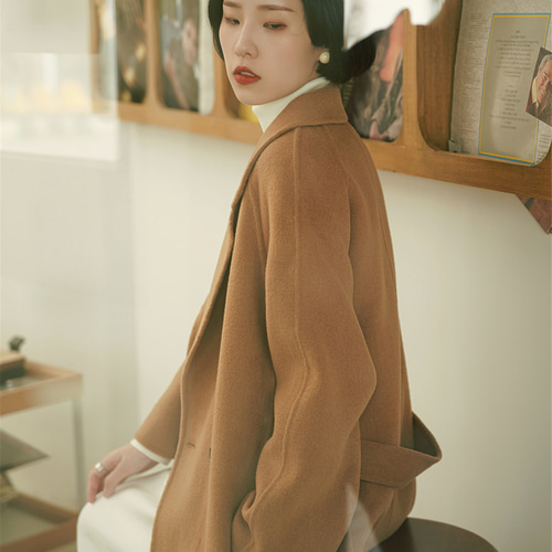キャメル 70% ウール ダブルブレスト ミニマリスト コート 立体的な
