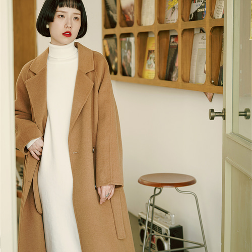 キャメル 70% ウール ダブルブレスト ミニマリスト コート 立体的な