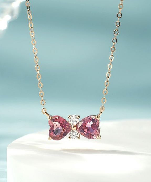 「可愛い」K18　天然ガーネット　ダイヤモンド　リボンのペンダント　高級　鑑定書付き