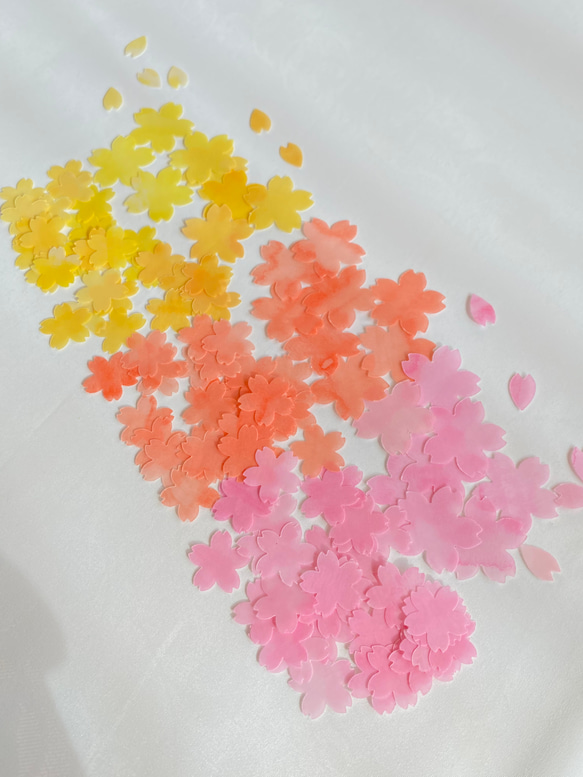 桜L・Mサイズ ほんのり透けるペーパーフレーク♡150枚　ピンク、オレンジ、イエロー卒アル・色紙・ラッピング/D499 4枚目の画像