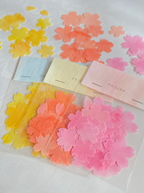 桜L・Mサイズ ほんのり透けるペーパーフレーク♡150枚　ピンク、オレンジ、イエロー卒アル・色紙・ラッピング/D499 2枚目の画像