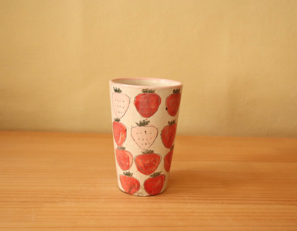 粉引き赤とピンクのイチゴのグランデカップ 5枚目の画像
