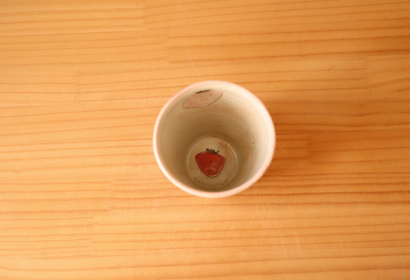 粉引き赤とピンクのイチゴのグランデカップ 7枚目の画像