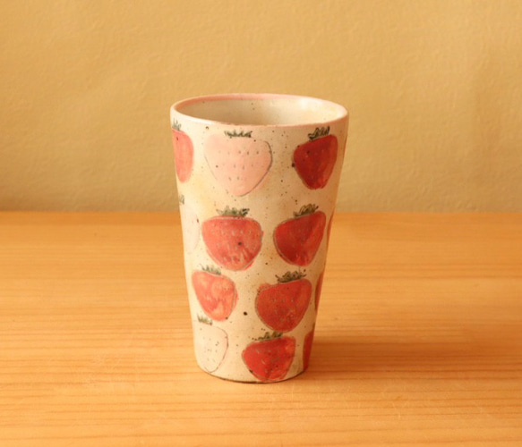 粉引き赤とピンクのイチゴのグランデカップ 2枚目の画像