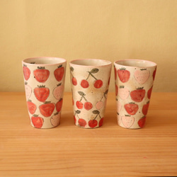 粉引き赤とピンクのイチゴのグランデカップ 3枚目の画像
