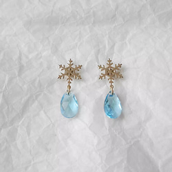 雪花和海藍寶石淚滴形磁鐵耳環 第2張的照片