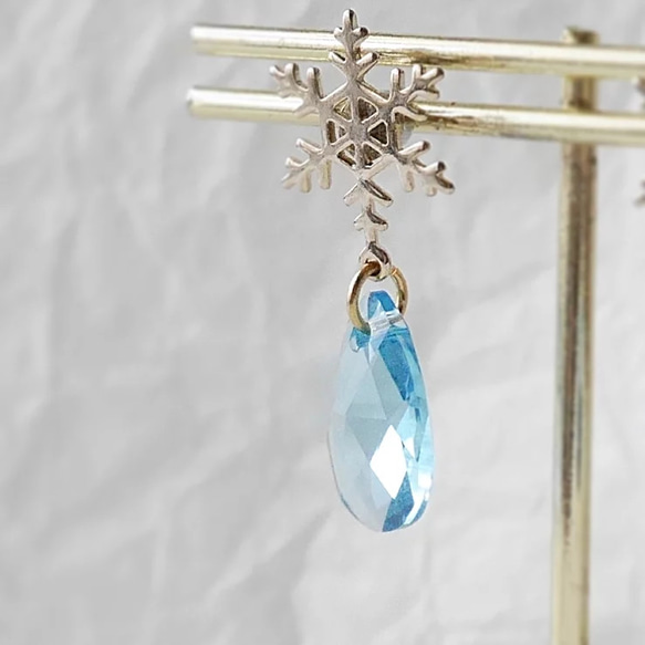 雪花和海藍寶石淚滴形磁鐵耳環 第4張的照片