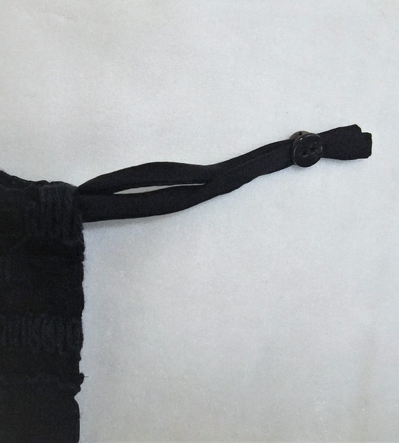 綿コード刺繡のブラックオーガンジーの小さな巾着袋 3枚目の画像