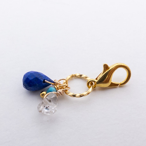 ラピスラズリフラワーとハーキマーダイヤモンドのピアスチャーム