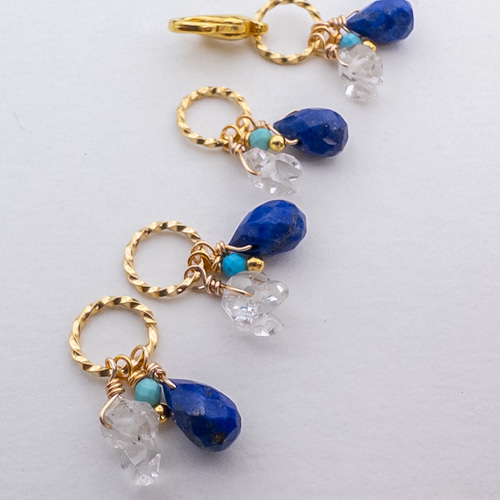 ラピスラズリフラワーとハーキマーダイヤモンドのピアスチャーム