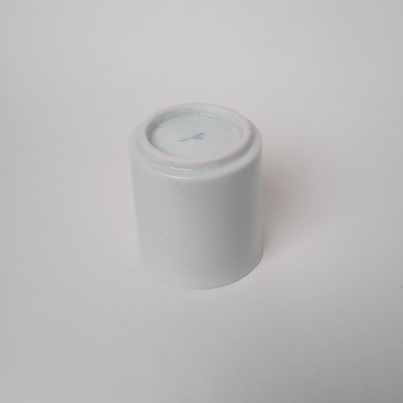 白磁 シンプルで小ぶりな湯呑　　和食器　ナチュラル　酒　　 5枚目の画像