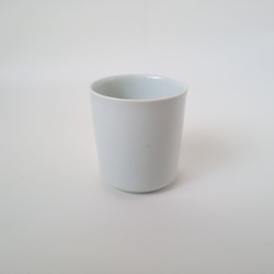 白磁 シンプルで小ぶりな湯呑　　和食器　ナチュラル　酒　　 1枚目の画像
