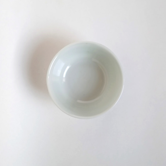 透明釉 細いしのぎの小鉢　　定番　和食器　日常　白　シンプル 4枚目の画像