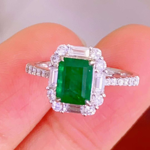 鑑定書付き」K18 高貴 天然エメラルド 天然ダイヤモンド 指輪 高品質な