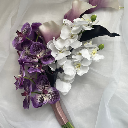 造花】結婚式 紫と白のカラーローズと胡蝶蘭のブーケ