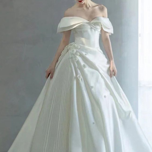 高品質！ 高級ウェディングドレスオーダーメイド 光沢サテン オフ  