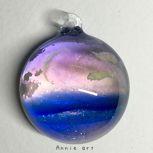 水面レジン-星が降る海 キーホルダー 冬/透明感/正月/プレゼント/雲