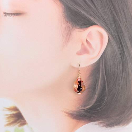 じばにゃん☺︎ 1点作品☆ 大粒エメラルドピアス　イヤリングに変更可能☺︎ 紅葉と猫(868) ピアス/イヤリング/ノンホールピアス/樹脂ピアス ピアス