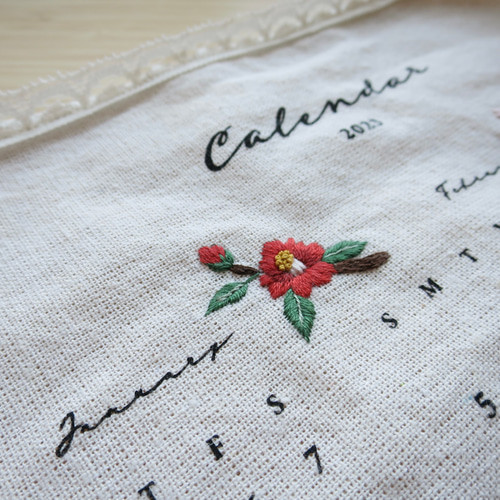 ファブリックカレンダー(2023＊手刺繍) - メルカリ