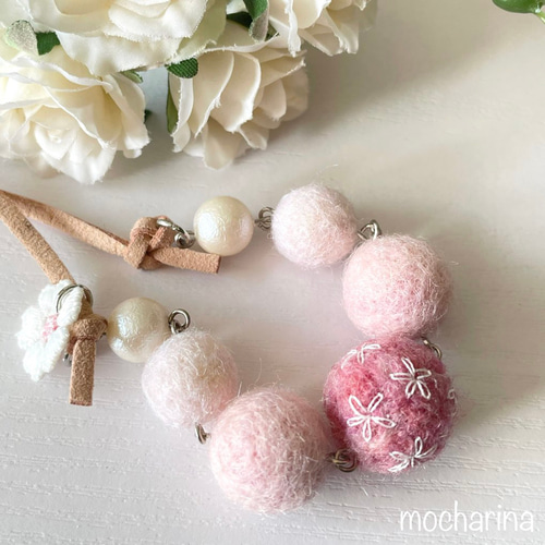 毛糸風　ピンク　冬　ボール　ハンドメイド　イヤリング　アクセサリー　白 羊毛ボールのアクセサリー3点セット・ピンク｛ポニーフック