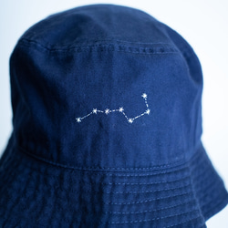 "北斗七星 × カシオペヤ座"  手刺繍 バケットハット Navy 受注制作 6枚目の画像