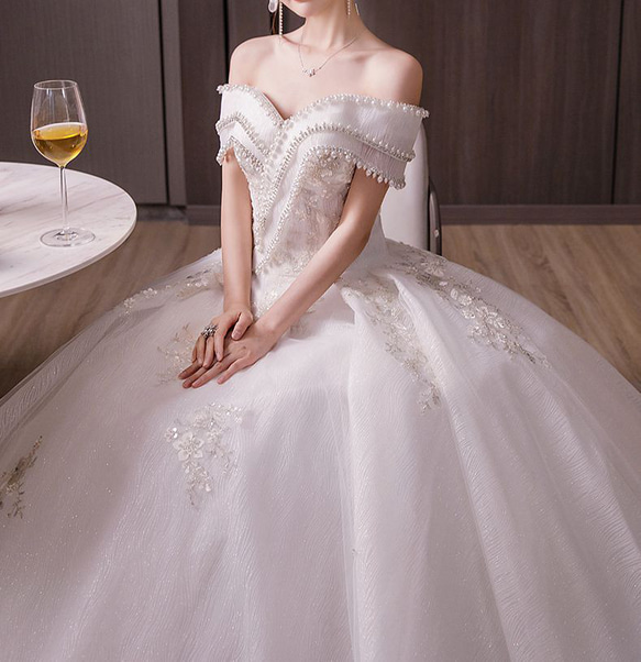 【新品】高級ウェディングドレスオーダーメイド  手縫いスパンコール・真珠 オフショルダー  ビスチェドレス結婚式/二次会 1枚目の画像