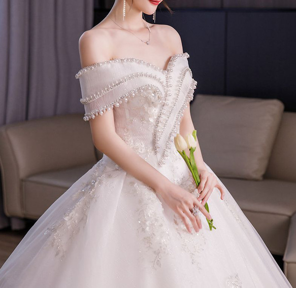【新品】高級ウェディングドレスオーダーメイド  手縫いスパンコール・真珠 オフショルダー  ビスチェドレス結婚式/二次会 6枚目の画像