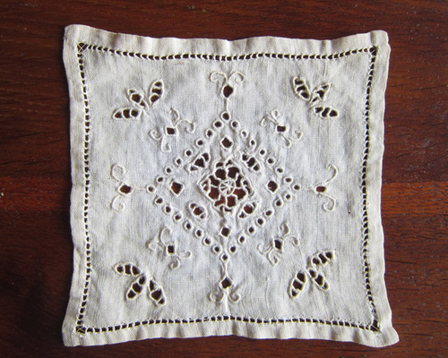 フランスアンティーク　レース　リネン 刺繍 麻リネン 刺繍 モチーフ13.5×14.5cm フランスアンティーク