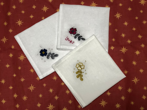 コットンの刺繍ハンカチ☆一輪の花 6枚目の画像