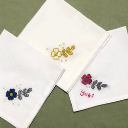 コットンの刺繍ハンカチ☆一輪の花 4枚目の画像