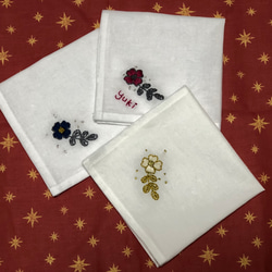 コットンの刺繍ハンカチ☆一輪の花 6枚目の画像