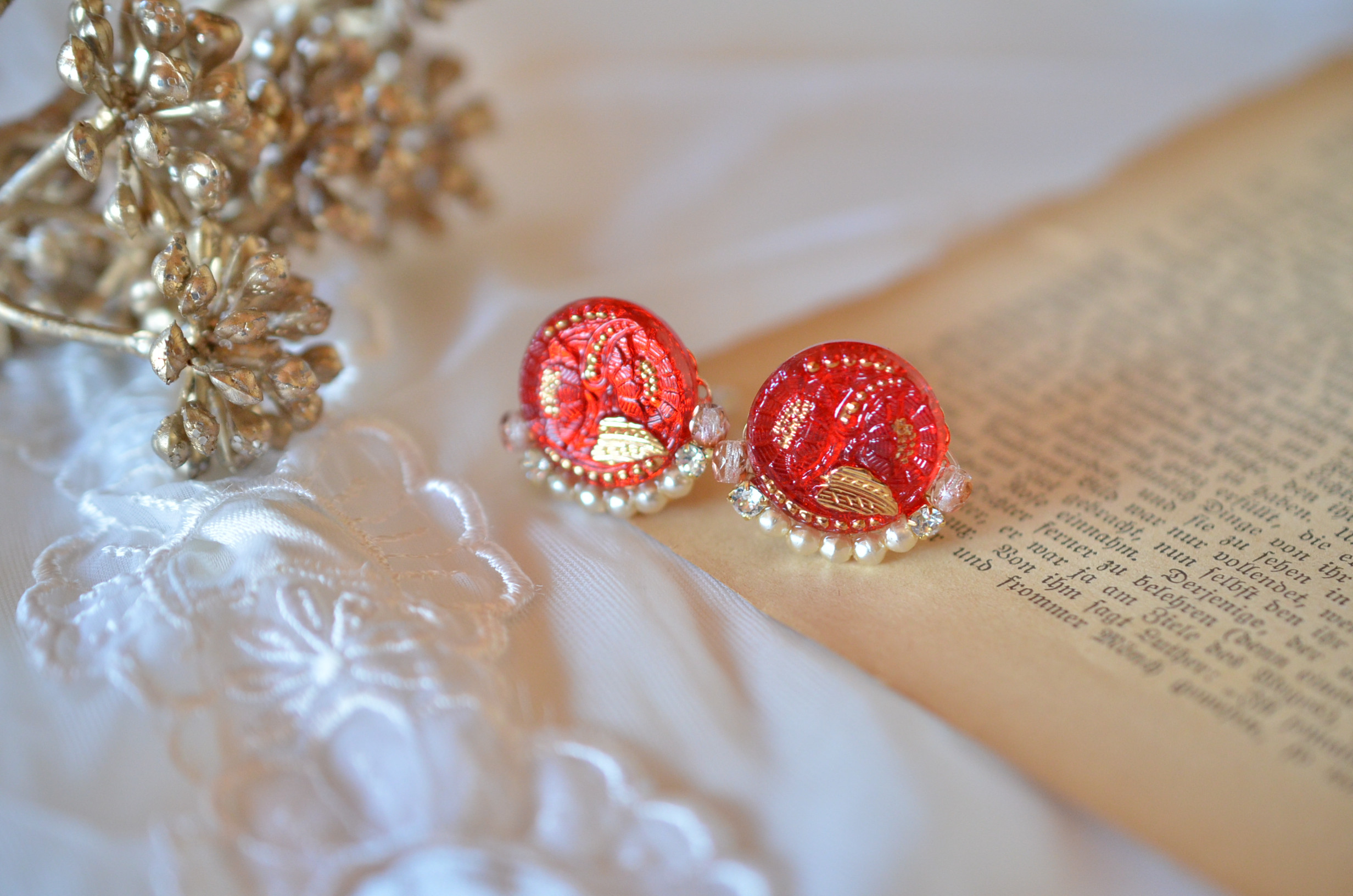 慈愛】 イヤリング/ピアス チェコガラスボタン ビジュー イヤリング  