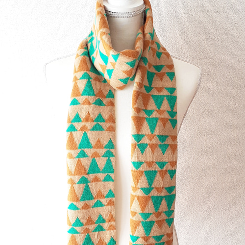 ベージュ系パターンマフラー