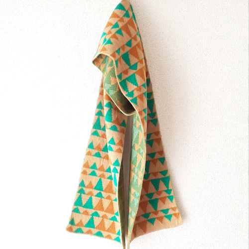 ベージュ系パターンマフラー