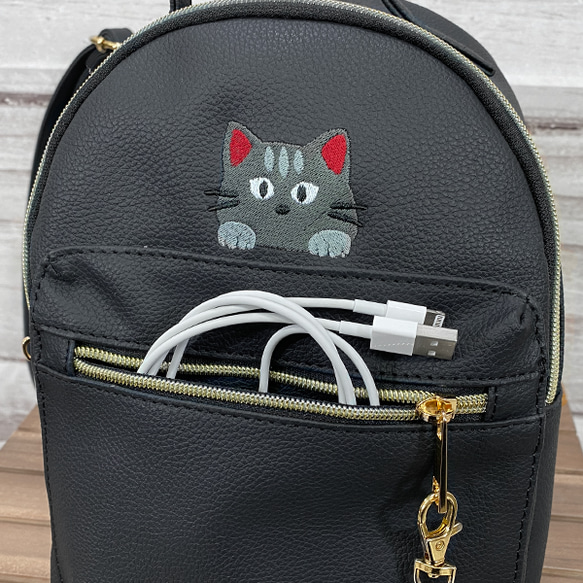 ひょっこり猫の刺繍 タッセルチャーム付きミニフェイクレザーリュック【送料無料】 15枚目の画像